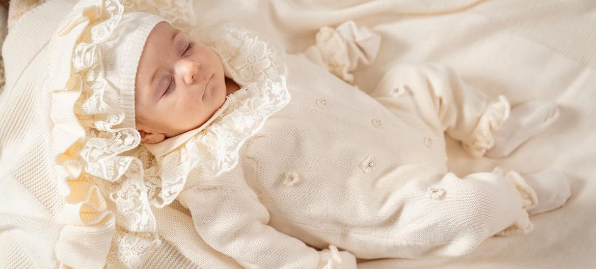 Neugeborenen Set Gänseblümchen Creme mit Spitze
Erstausstattung für dein Baby