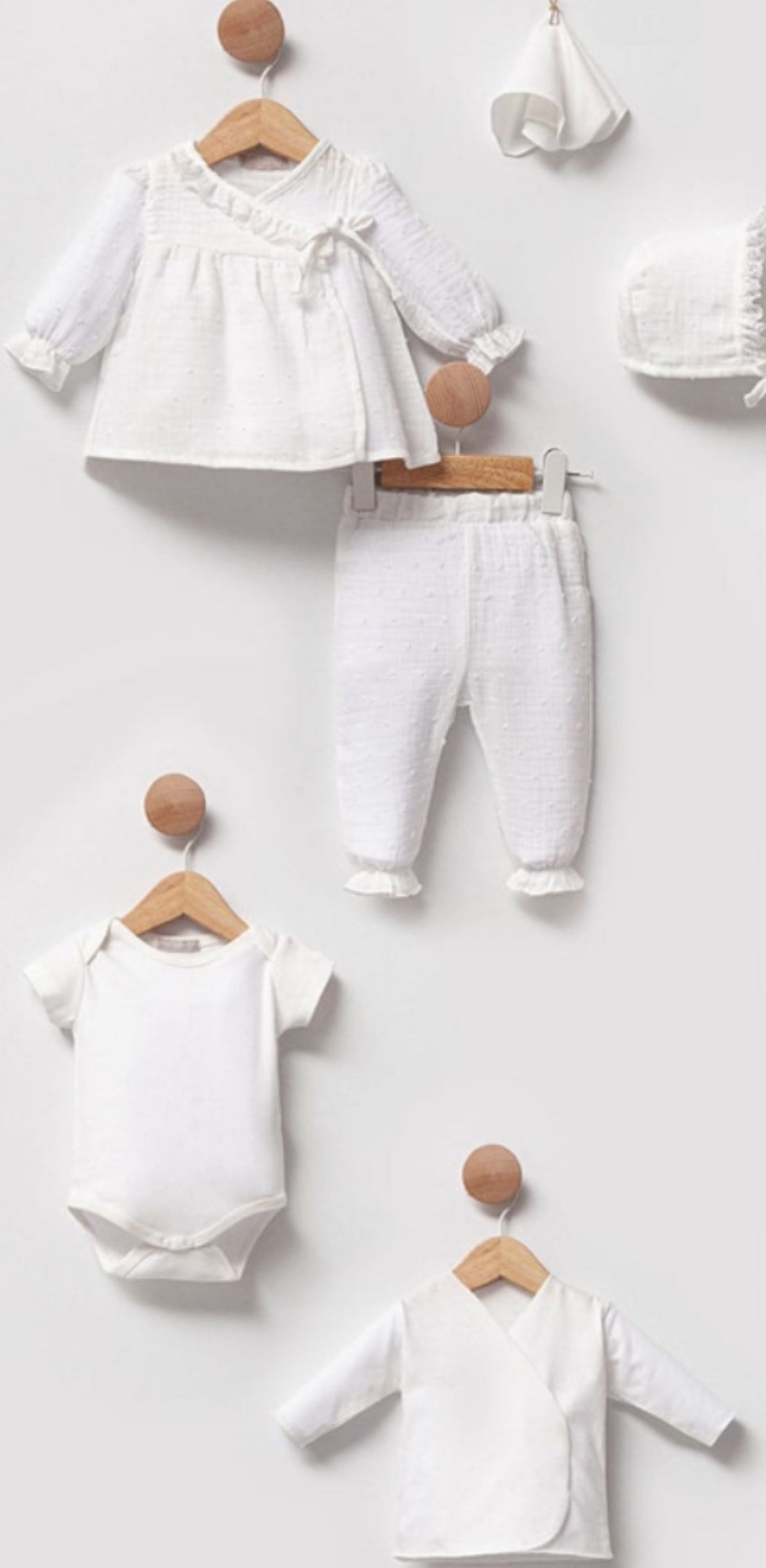 Baby Newborn 10 teiliges Musselin Set mit Rüschen in Ecru ***Lieferung in 3-4 Wochen***