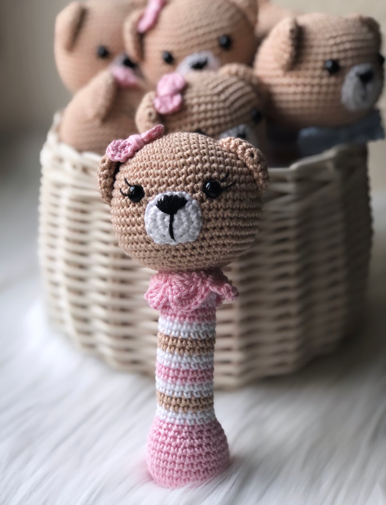 Rasselstab Lovely Bär
Handgefertigte Strick-Rassel für Babys