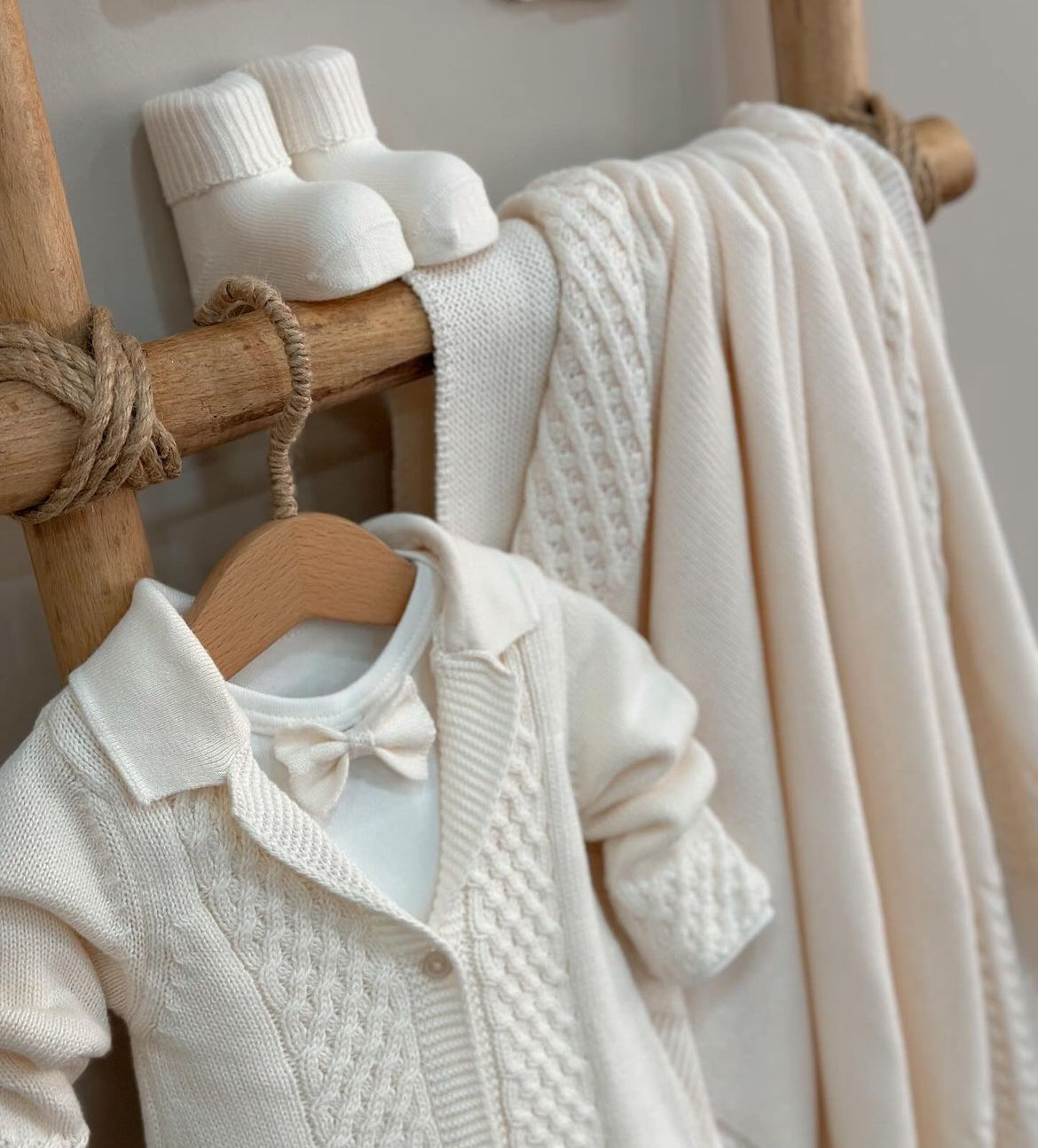 Baby Neugeborenen Set 6 Teilig
Eine süße Fliege für den perfekten Gentleman-Look