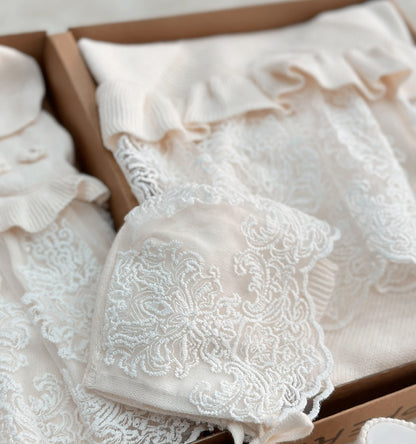 Baby Newborn 5 Teilig Strickset - Spitzendetail - Kleid - Creme