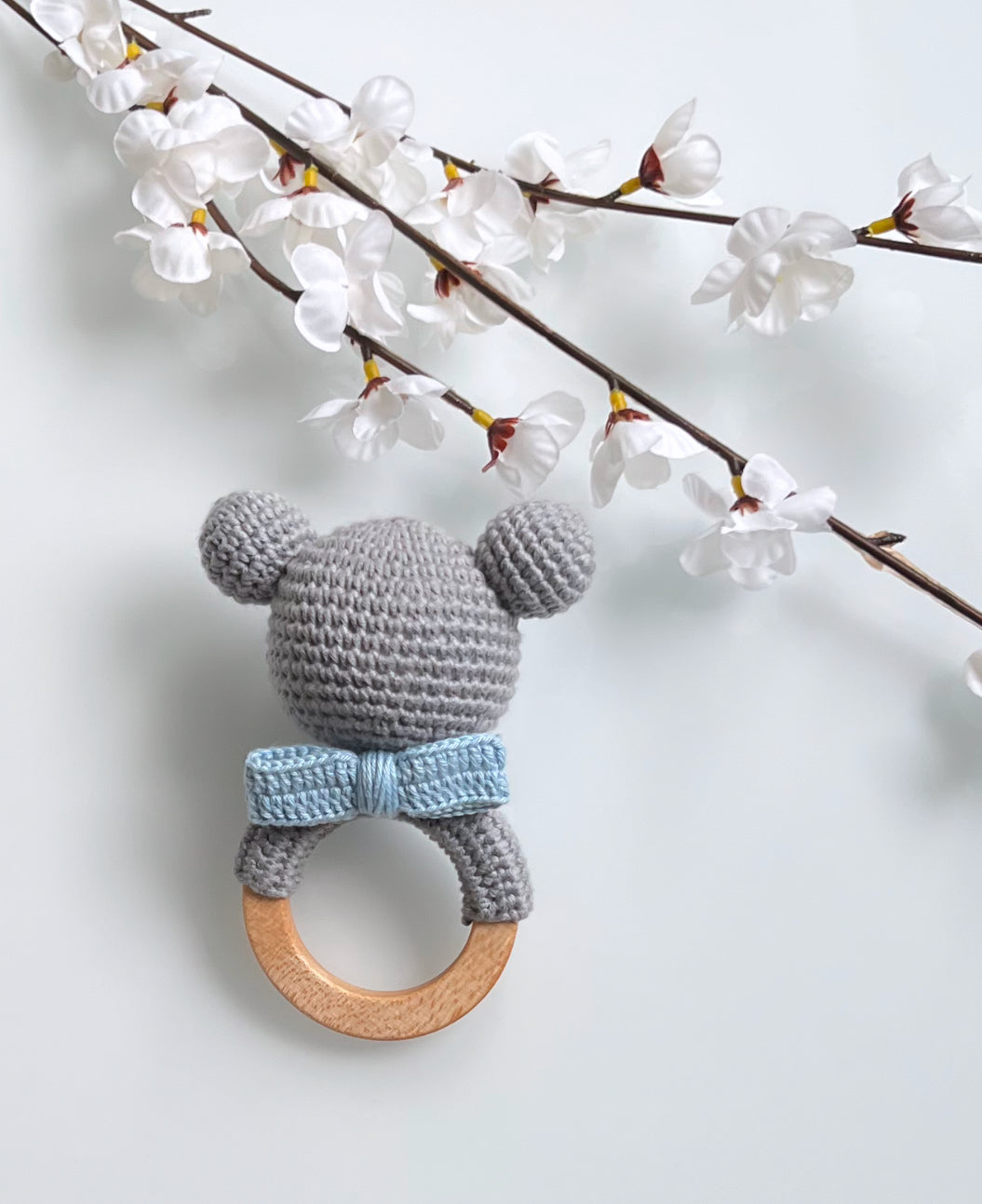 Rassel Maus Blauer Schleife Babyspielzeug 
Babyartikel