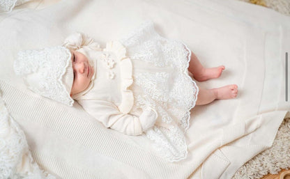 Baby Newborn 5 Teilig Strickset - Spitzendetail - Kleid - Creme
