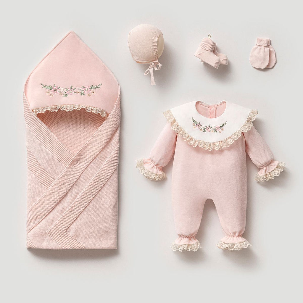 Baby Newborn Samt/Spitzendetail 5 Teilig mit Stickerei - Creme
Neugeborenen Set 