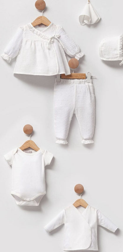Baby Newborn 10 teiliges Musselin Set mit Rüschen in Ecru ***Lieferung in 3-4 Wochen***