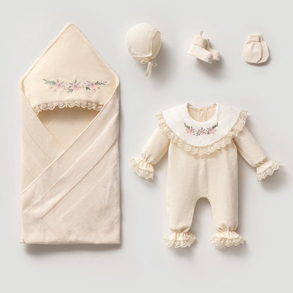 Baby Newborn Samt/Spitzendetail 5 Teilig mit Stickerei - Creme
Baby Neugeborenen Set