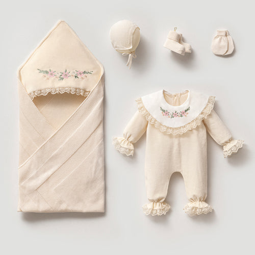 Baby Newborn Samt/Spitzendetail 5 Teilig mit Stickerei - Creme
Baby Neugeborenen Set