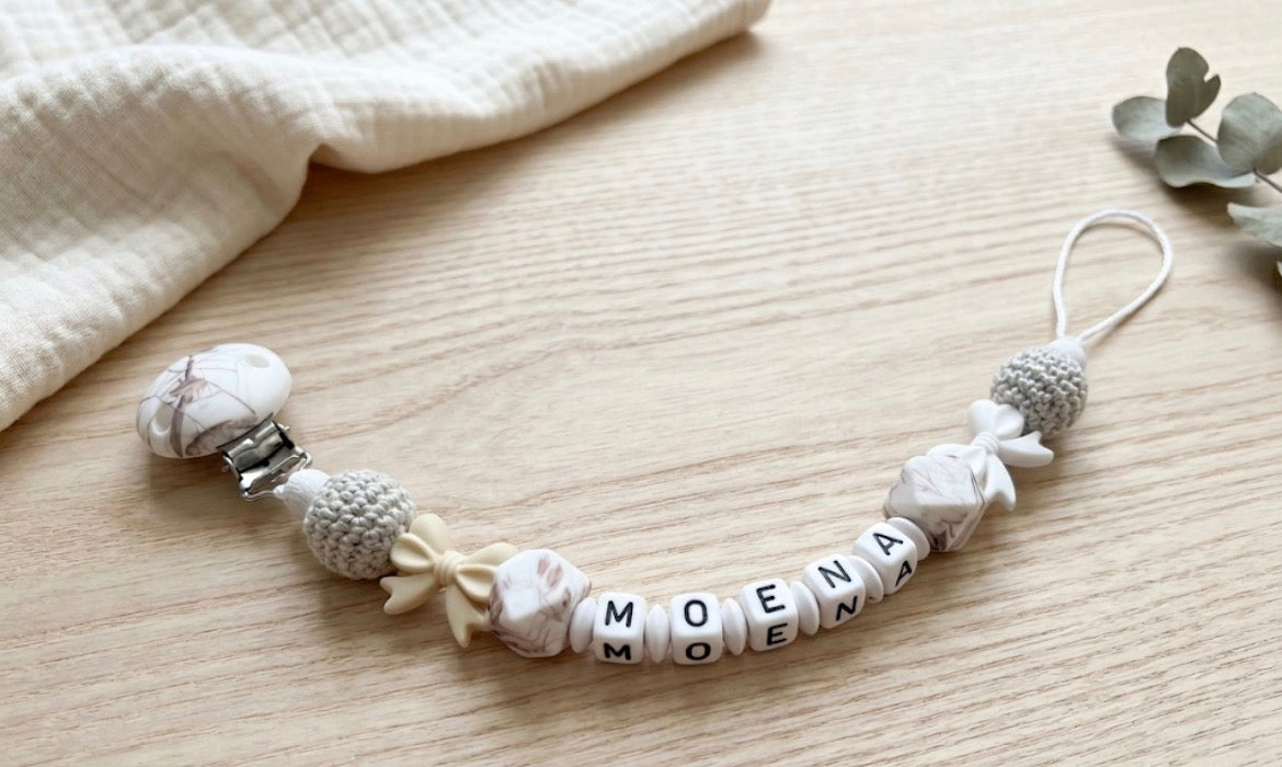 Handgemachte Babyschnullerkette mit Schleife Beige Weiß 