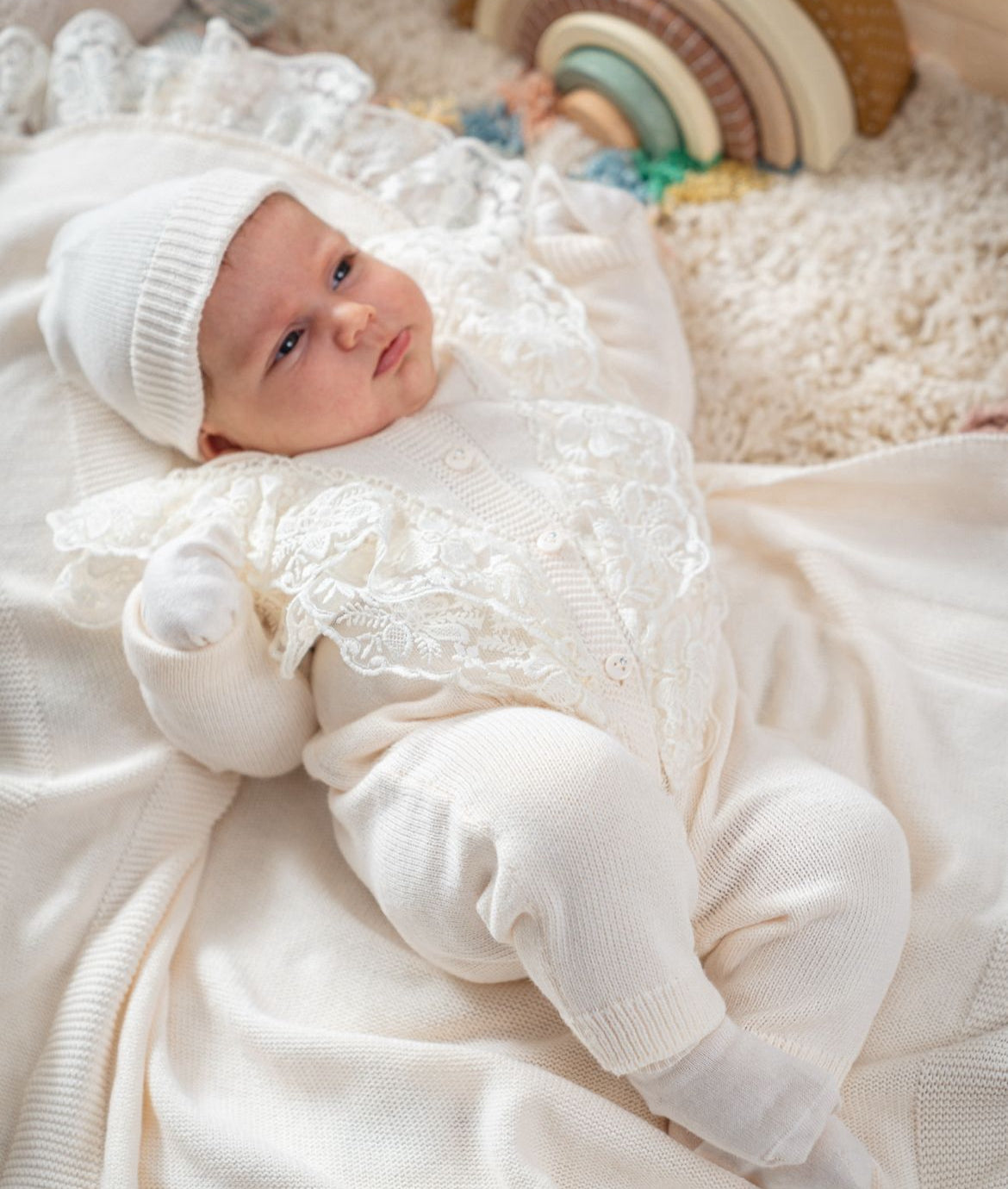 Baby Newborn 5 Teilig Strickset - Deluxe - Spitzendetail - Blume - Creme Geschenk Spitzendetail delux Erstaustattung 
0-3 Monate