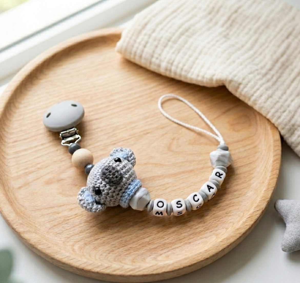 Handgemachte Baby 
Schnullerkette mit gestrickten Koala Kopf 