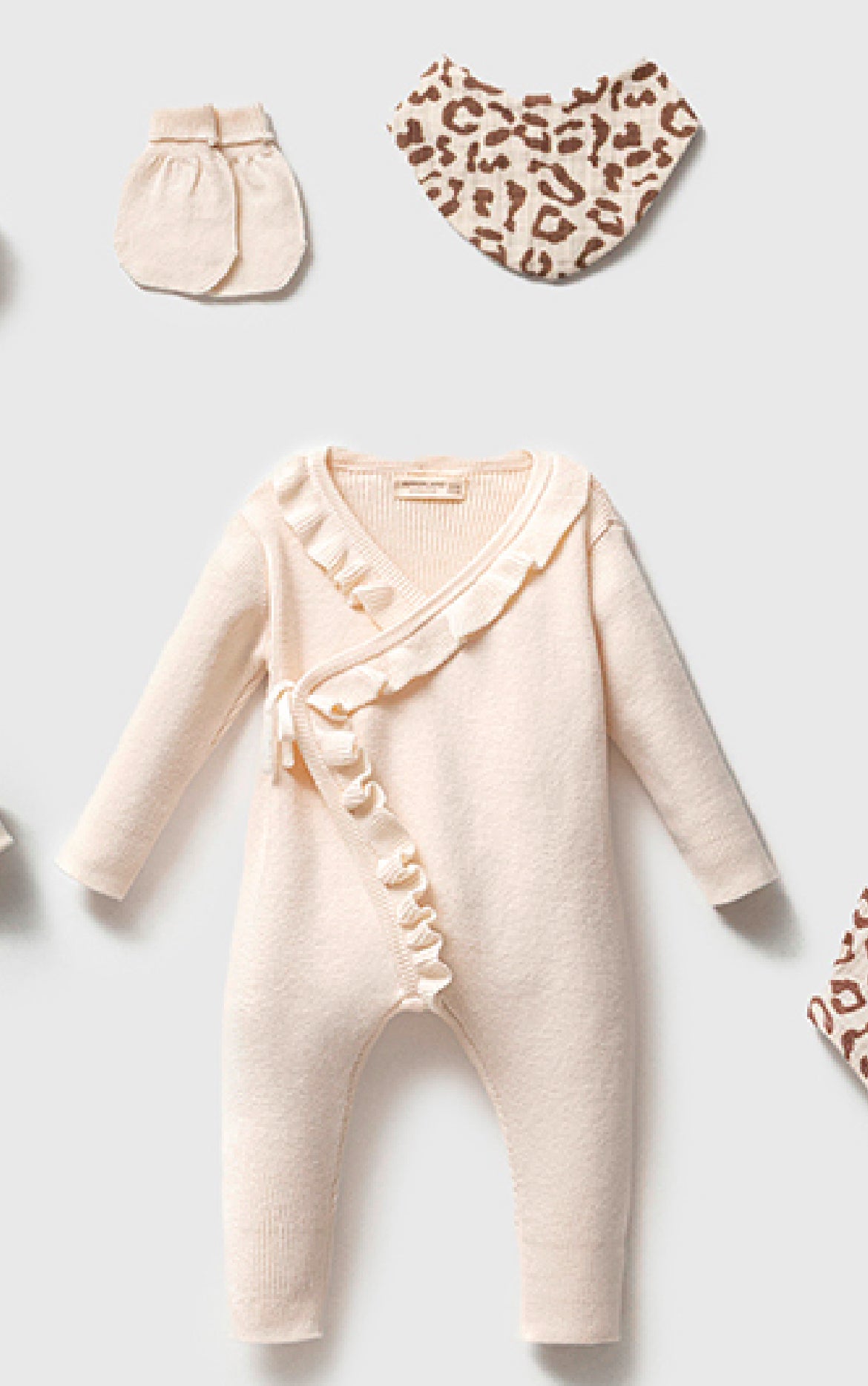 MAXILEO Baby Newborn 8 Teilig Strick/-Musselinset - Leo - Musselindetail - Creme