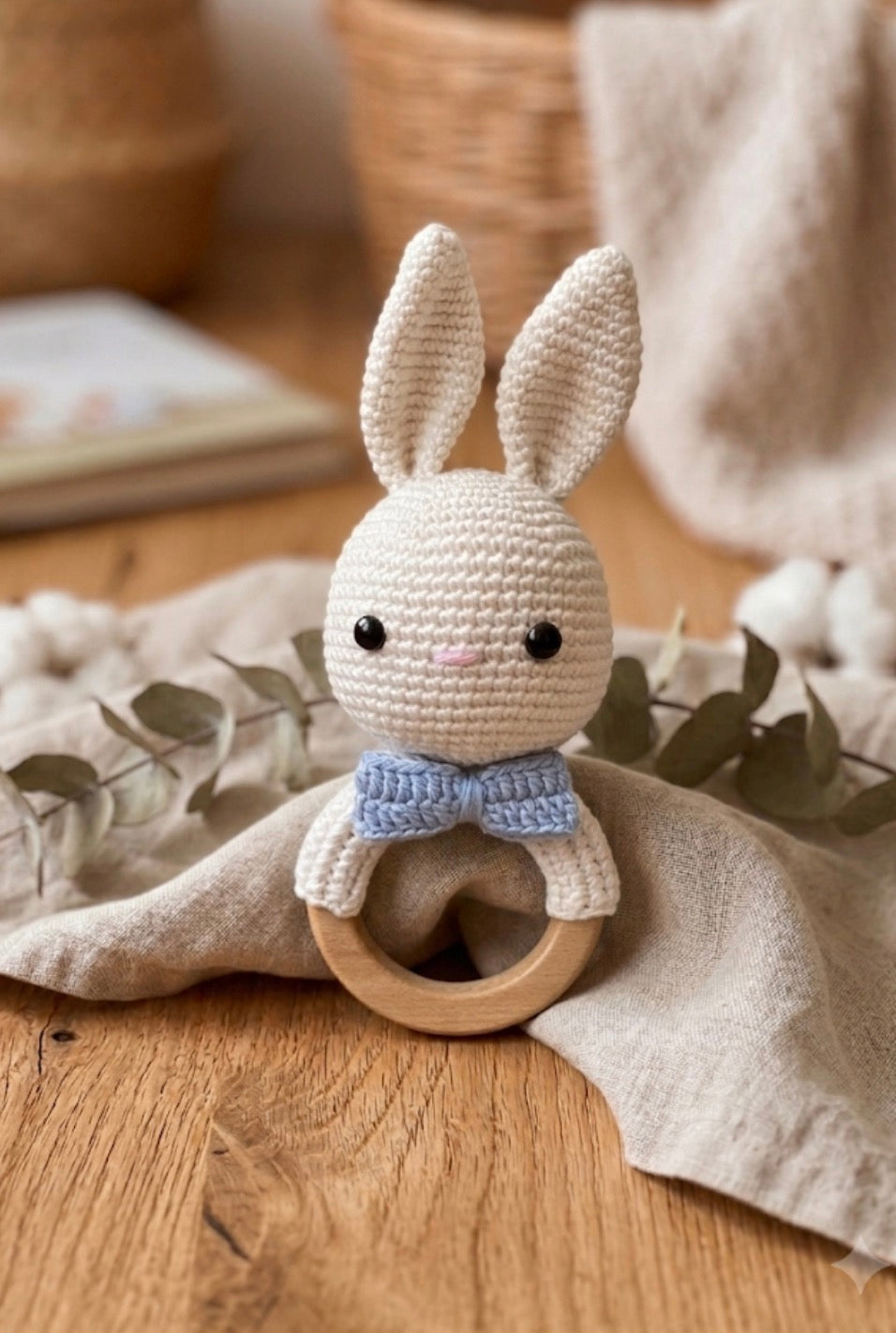 Baby Rassel Hase mit blauer Fliege