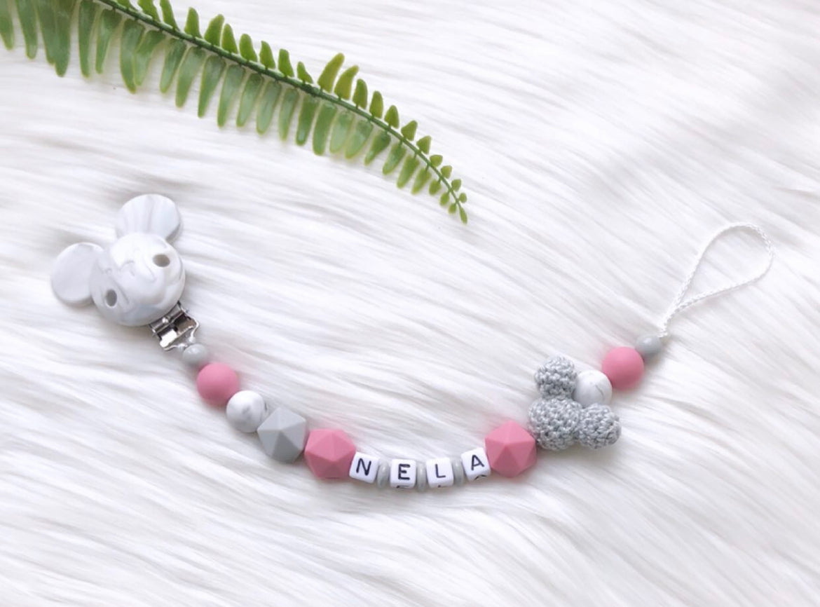 Schnullerkette mit Name Nela